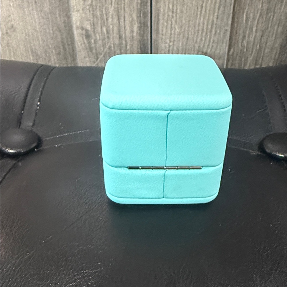 Genuine Tiffany & Co Blue Leather Ring Small Gift Presentation Box Clasp Closure - Picture 5 of 8